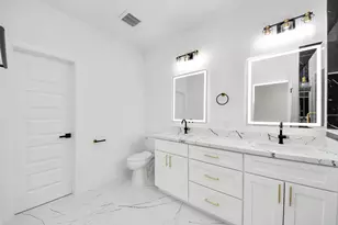 6711 Crestmont St, Houston, TX 77033 - Photo 33