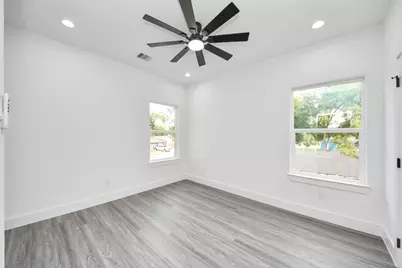 6711 Crestmont Street, Houston, TX 77033 - Photo 21