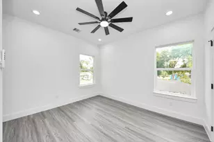6711 Crestmont St, Houston, TX 77033 - Photo 21