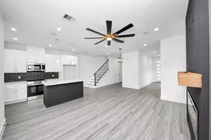 6711 Crestmont St, Houston, TX 77033 - Photo 9
