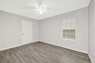 5009 Bataan Rd, Houston, TX 77033 - Photo 17