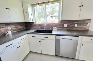 22607 River Birch Dr, Tomball, TX 77375 - Photo 5