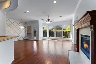 31 N Warbler Bend Cir, The Woodlands, TX 77382 - Photo 3