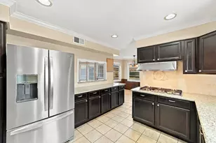 7823 Twin Hills Dr, Houston, TX 77071 - Photo 21