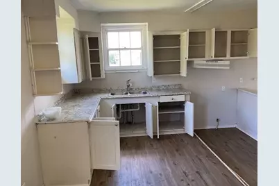 621 W 7th Street, Freeport, TX 77541 - Photo 3