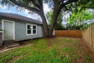 713 W Willis St, Alvin, TX 77511 - Photo 7