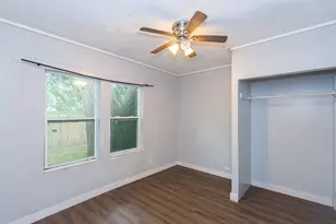 713 W Willis St, Alvin, TX 77511 - Photo 15