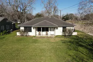 1117 Southampton St, Angleton, TX 77515 - Photo 5