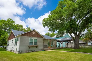 107 Duson Ave, Palacios, TX 77465 - Photo 3