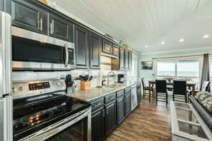 215 Spoonbill Pl, Surfside Beach, TX 77541 - Photo 11