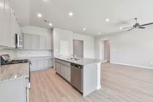 3018 King Oaks St, Baytown, TX 77251 - Photo 9