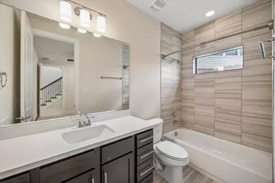 1029 Green Kensington Drive, Houston, TX 77008 - Photo 5