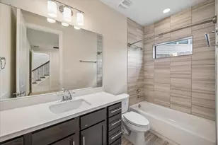 1029 Green Kensington Dr, Houston, TX 77008 - Photo 5