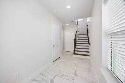 1029 Green Kensington Drive, Houston, TX 77008 - Photo 3
