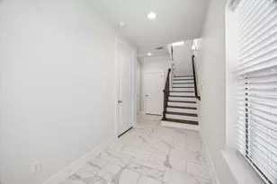 1029 Green Kensington Dr, Houston, TX 77008 - Photo 3