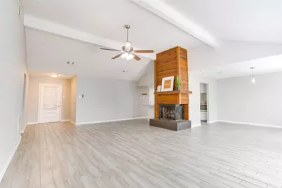 128 N Deerfoot Circle, The Woodlands, TX 77380 - Photo 5