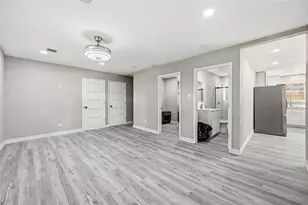 9210 Crestview Dr, Houston, TX 77078 - Photo 5