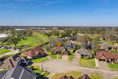 104 Hamilton Court, Clute, TX 77531 - Photo 3