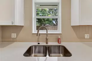 5502 Effingham Dr, Houston, TX 77035 - Photo 11
