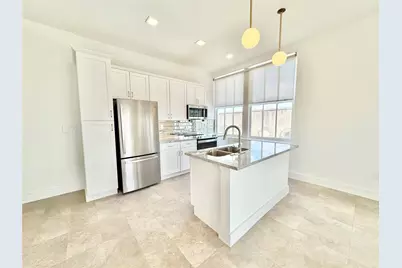 2102 Mechanic Street #305, Galveston, TX 77550 - Photo 9
