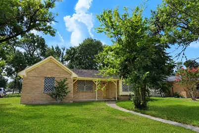 101 Hickory Street, Lake Jackson, TX 77566 - Photo 1