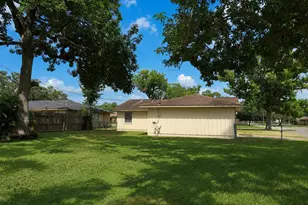 101 Hickory St, Lake Jackson, TX 77566 - Photo 19