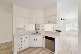 1422 Mabry Mill Rd, Houston, TX 77062 - Photo 13