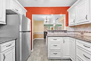 1025 Willow Oaks Cir, Pasadena, TX 77506 - Photo 3