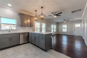 4302 Ave R 1/2, Galveston, TX 77550 - Photo 9