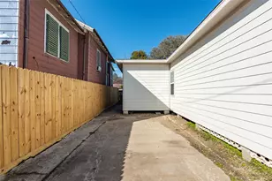 4302 Ave R 1/2, Galveston, TX 77550 - Photo 31