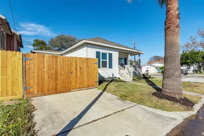 4302 Avenue R 1/2, Galveston, TX 77550 - Photo 33