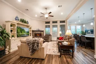 915 Falcon Hollow Ln, Pinehurst, TX 77362 - Photo 9