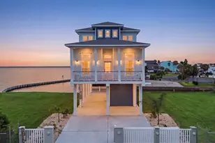 107 Gulf Dr, Tiki Island, TX 77554 - Photo 1
