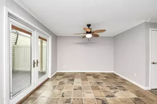 2588 Bering Dr, Houston, TX 77057 - Photo 9