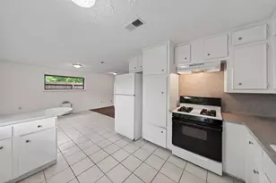 418 Texas St, Tomball, TX 77375 - Photo 19