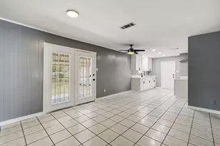 5223 Heathercrest St, Houston, TX 77045 - Photo 7