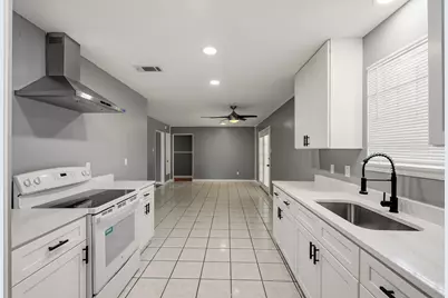5223 Heathercrest Street, Houston, TX 77045 - Photo 9