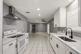 5223 Heathercrest St, Houston, TX 77045 - Photo 9