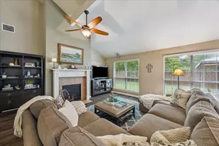 381 Oakshire Ct, League City, TX 77573 - Photo 3