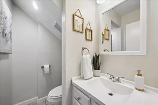813 Lakeview Dr, Sugar Land, TX 77498 - Photo 15