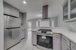 78 Brookflower Rd, The Woodlands, TX 77380 - Photo 3