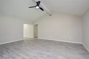 7902 La Roche Ln, Houston, TX 77036 - Photo 5