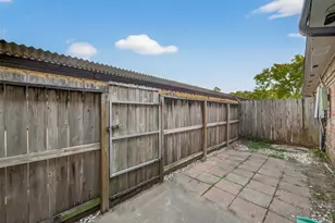 8931 Gaylord St, Houston, TX 77024 - Photo 37