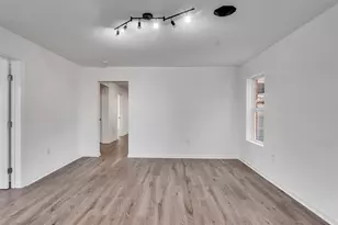 2416 Cumberland St, Houston, TX 77023 - Photo 9