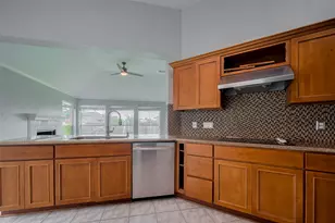 311 N Esplanade Ln, Stafford, TX 77477 - Photo 23