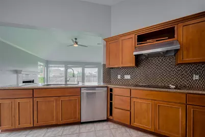 311 N Esplanade Lane, Stafford, TX 77477 - Photo 23