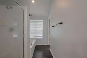 311 N Esplanade Ln, Stafford, TX 77477 - Photo 37