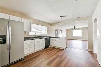 711 N 8th Ave, Texas City, TX 77590 - Photo 5