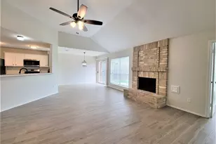 11410 Sunny Creek Dr, Houston, TX 77066 - Photo 3