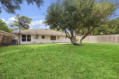 4702 Holly Street, Bellaire, TX 77401 - Photo 5